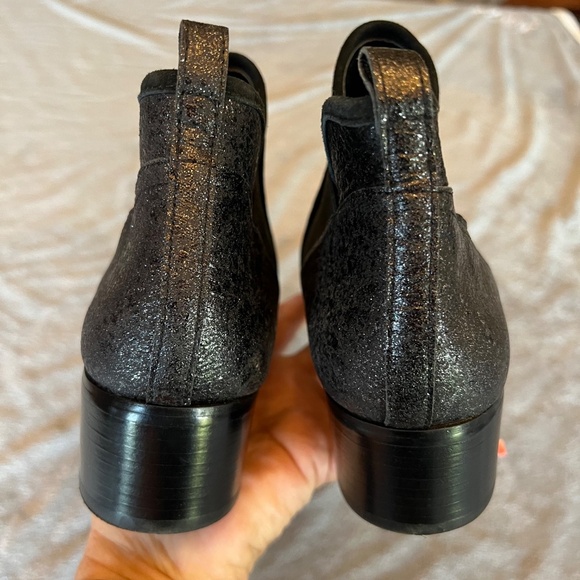 Donald J. Pliner Darla Black Metallic Silver Leather Chelsea Ankle Boot, Size 8 - Picture 6 of 9